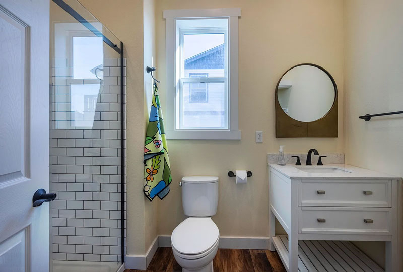 Livermore Beach House - Bath