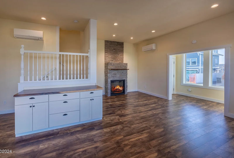 Livermore Beach House - Living Room 2